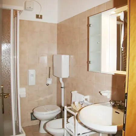 Albergo Garni Cavento Pinzolo Exterior foto